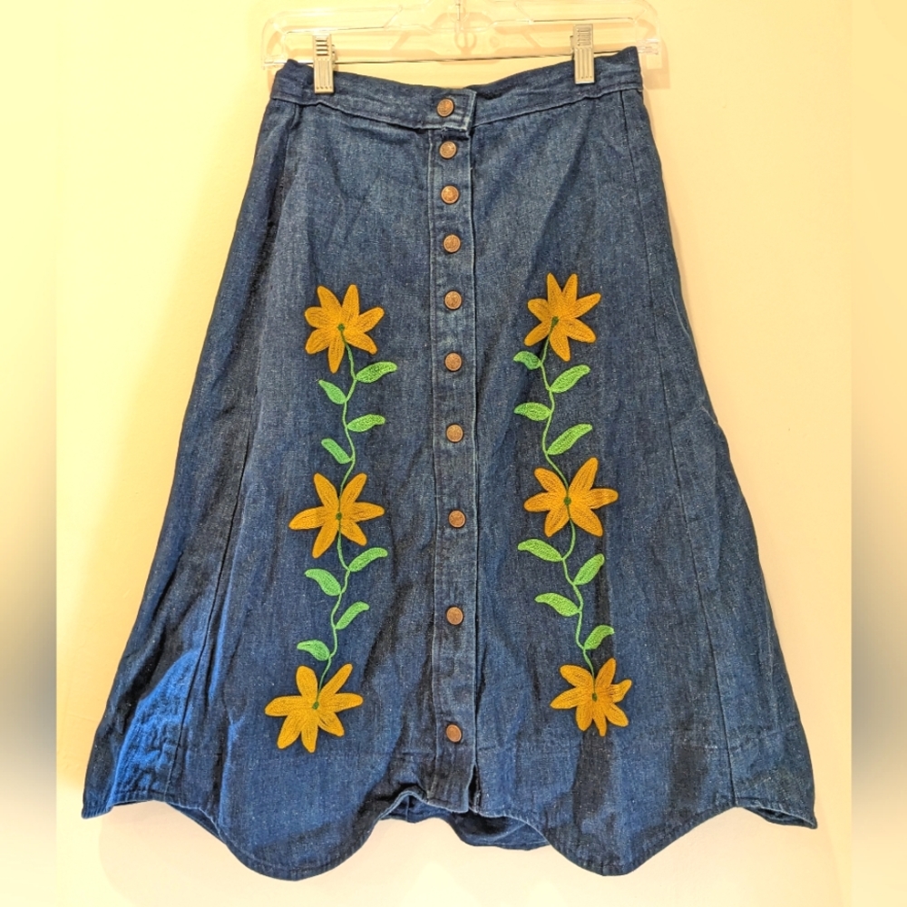 ✨ LAST CHANCE ✨ Vintage Denim Flower Skirt